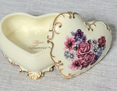 Vintage Westland Music Box/Jewelry Box