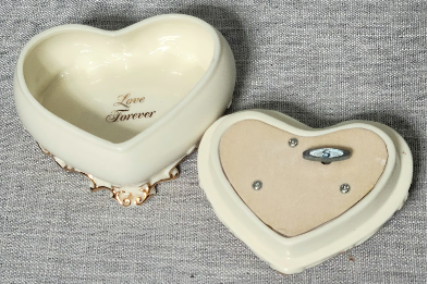 Vintage Westland Music Box/Jewelry Box