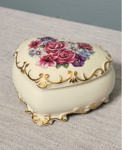 Vintage Westland Music Box/Jewelry Box